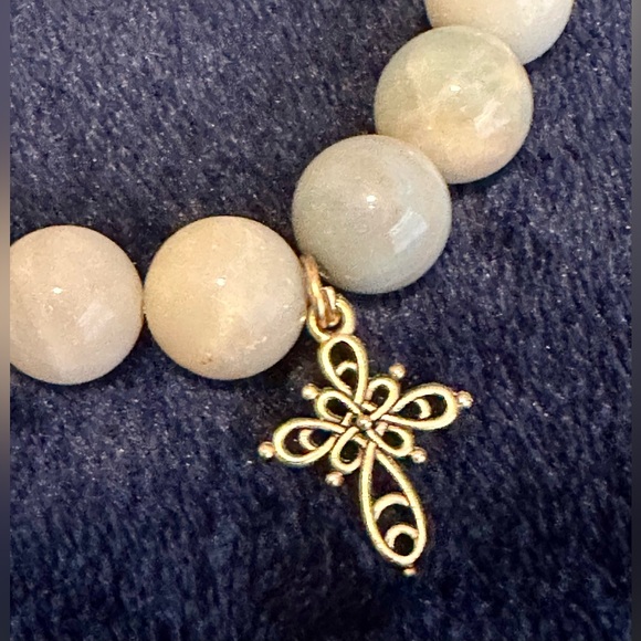 Matte Beaded Stretch Bracelet with Gold-Tone Charms - Picture 4 of 7